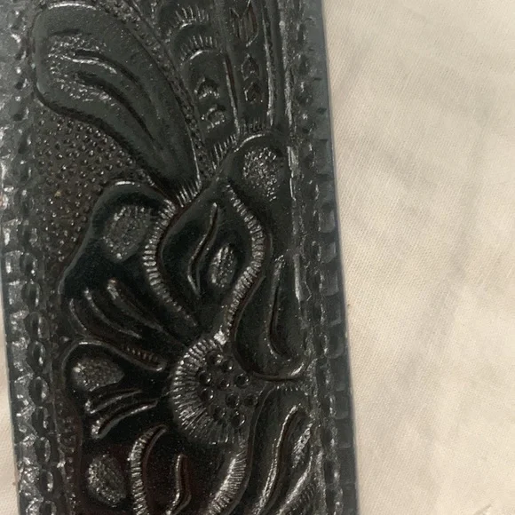 HAND TOOLED LEATHER BELT - Picture 7 of 13